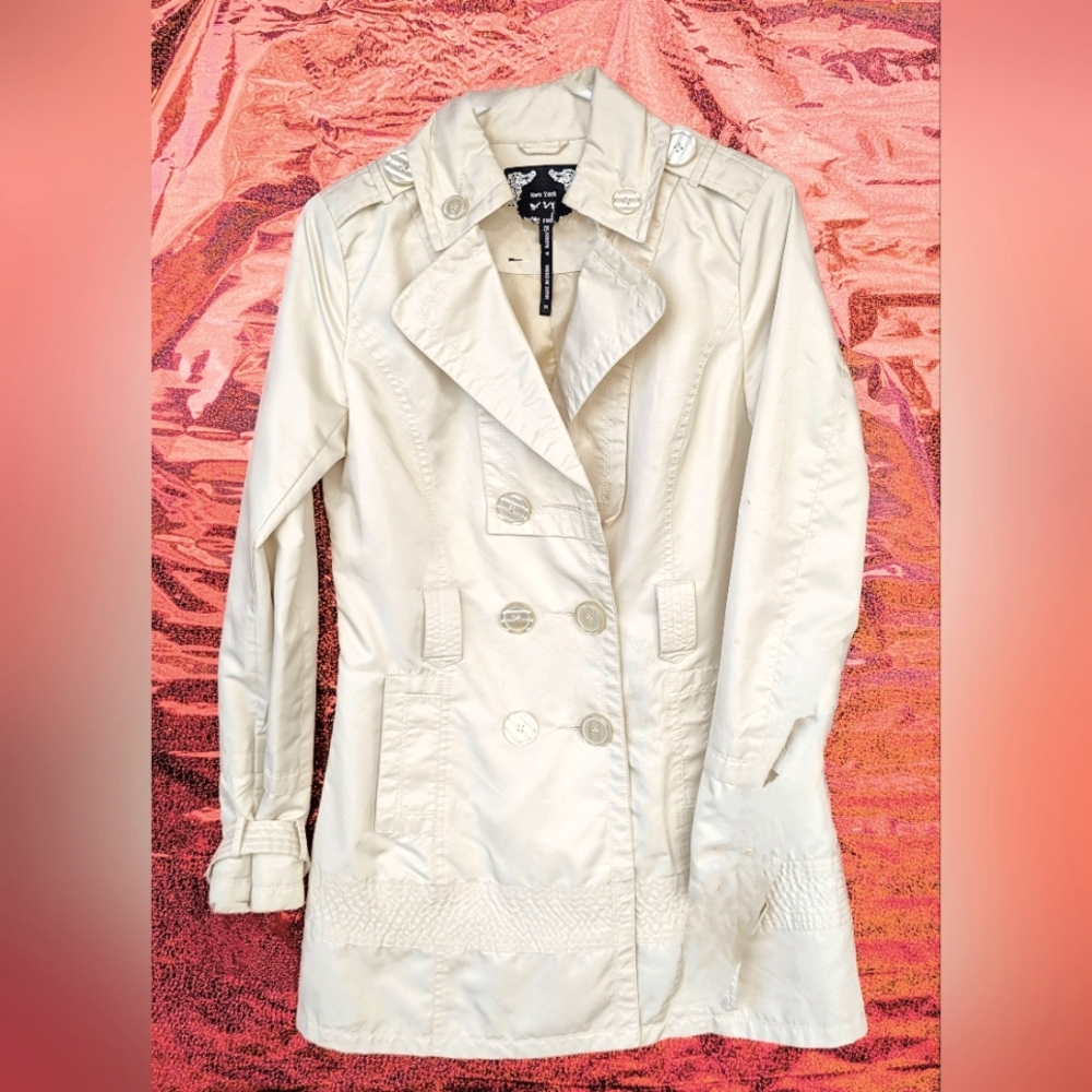 Trench with belt
